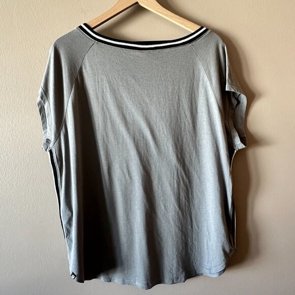 Women's L NWT Fabletics Phoenix Tee Gray Black White Oversized - Picture 4 of 8